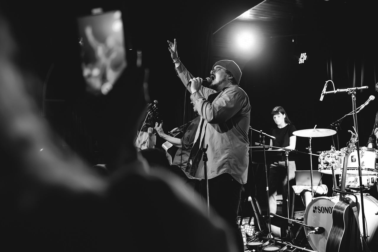 Concert, stage, band — Basic Info on Online Gambling in France