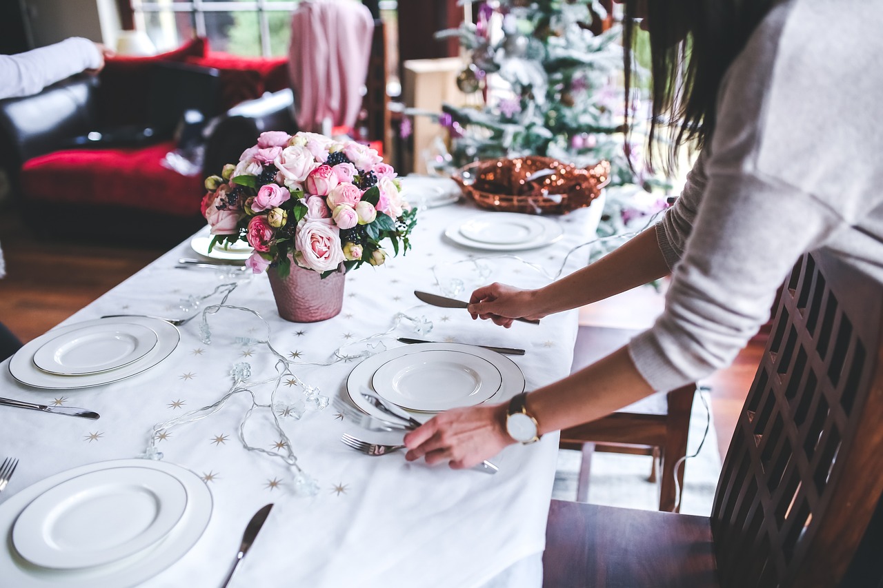 Table setting, table, preparing — Home improvements is essential to use every corner of your house