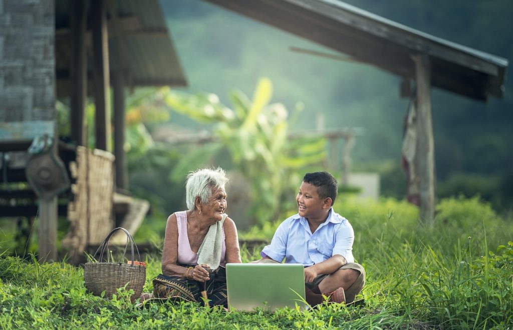 Grandmother, kids, laptop — Things that Matter when you buy a New Laptop