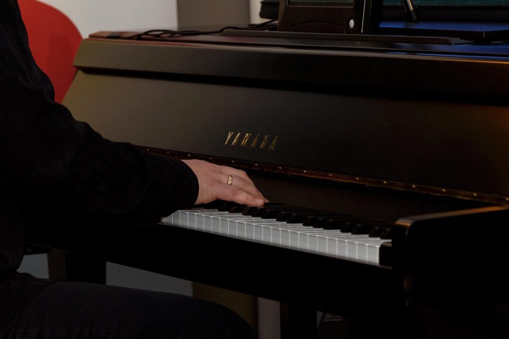 Concerto for piano, music, pianist — Tips to Find Out the Right Sbobet Agent